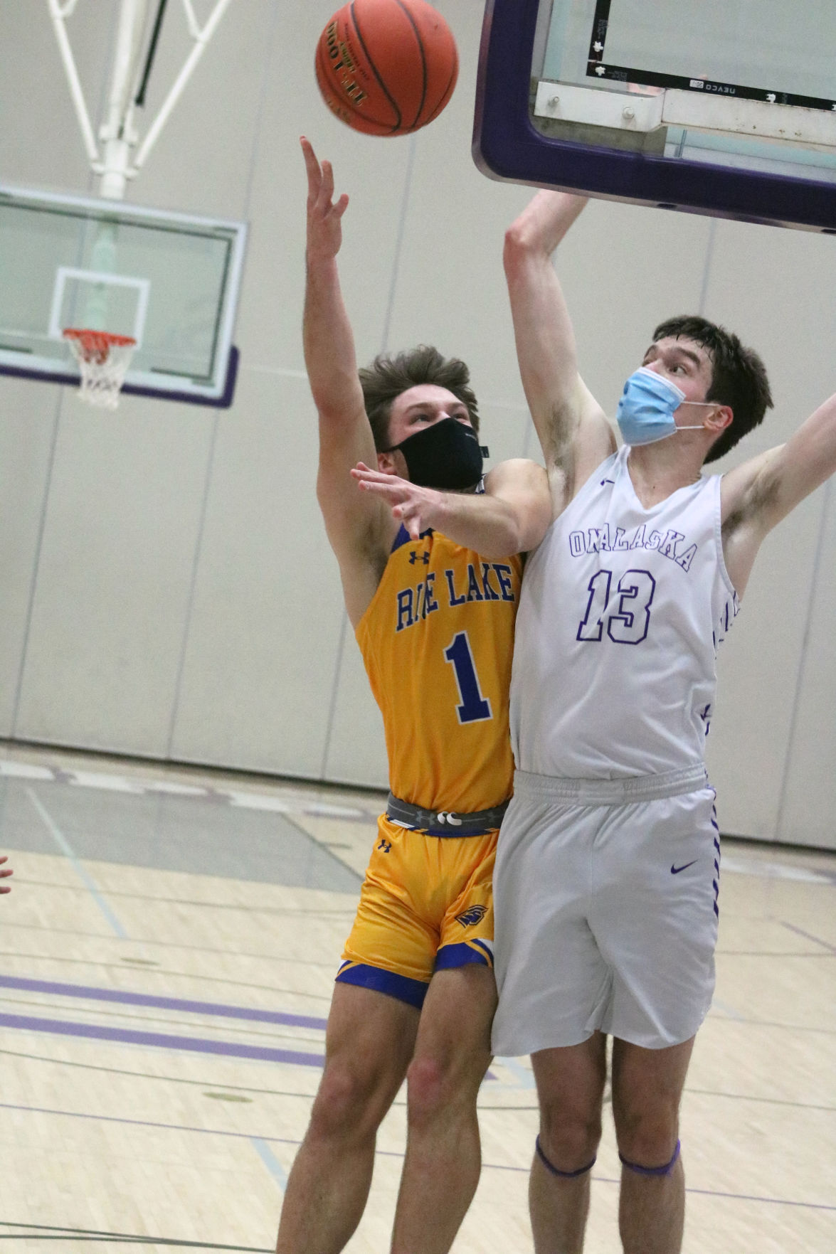 Rice Lake boys basketball vs. Onalaska 2-27-21